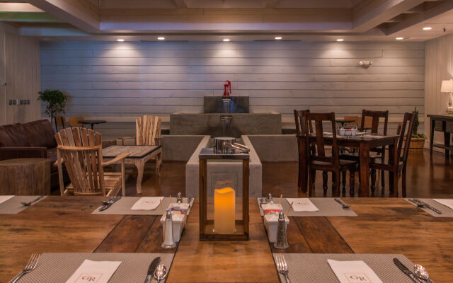 Bella Vista Hotel & Suites