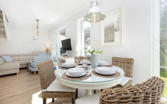 Four Seasons Apartment by Renters