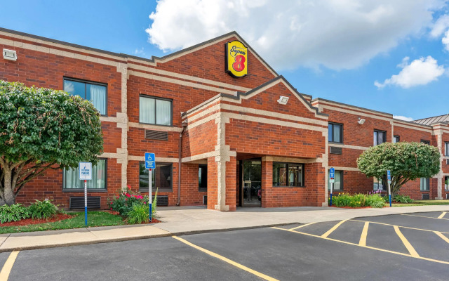 Super 8 by Wyndham Elgin