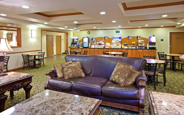Holiday Inn Express Hotel & Suites by IHG