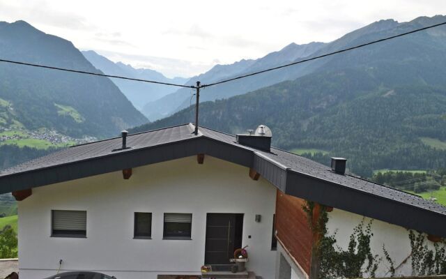 Valley-view Apartment With Garden in Wenns