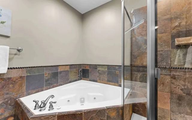 Penthouse Eagle View for 12!