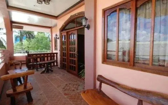 J-Lais Balai Turista (Pensionne House)