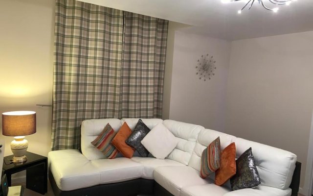 2 Bedroom Immaculate and Stunning Charles Space