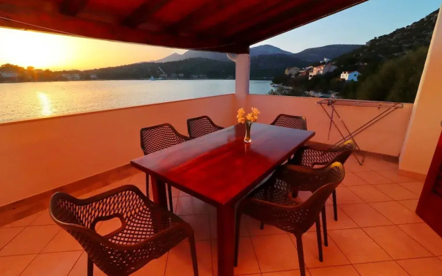 Seafront Apartments Anthony