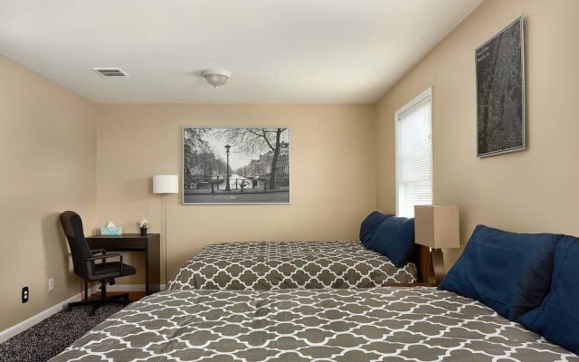 Huge Modern Home 20 mins to NYC