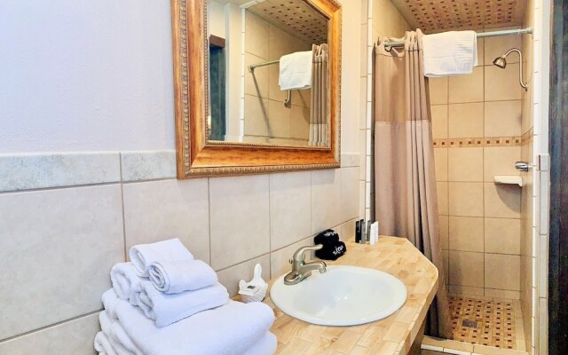 Breakers Boutique Inn