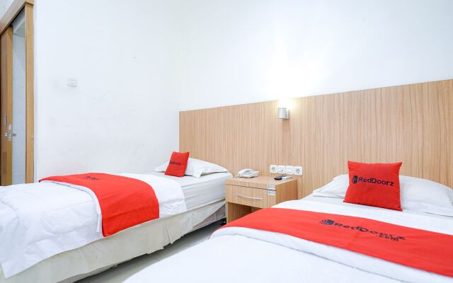 RedDoorz @ Avros Guest House Medan