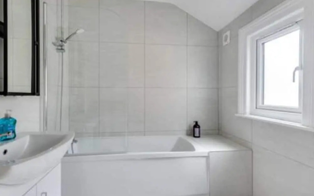 Summertown 4-br Family Home - Bright Spacious