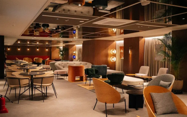 The Connoisseur Residence Hotel