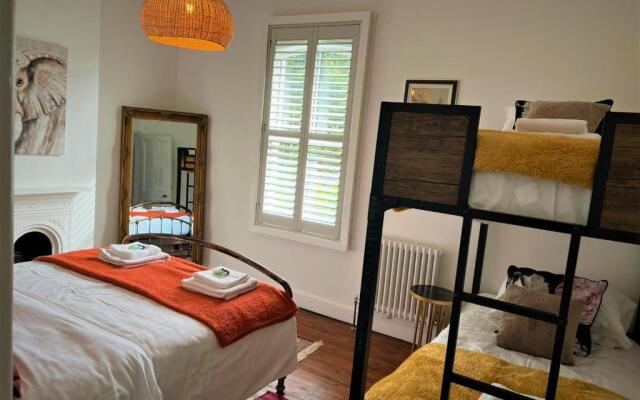 Escape 2 Unwind, Victorian Elegance