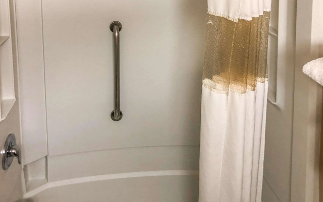 Rodeway Inn Joint Base Andrews Area