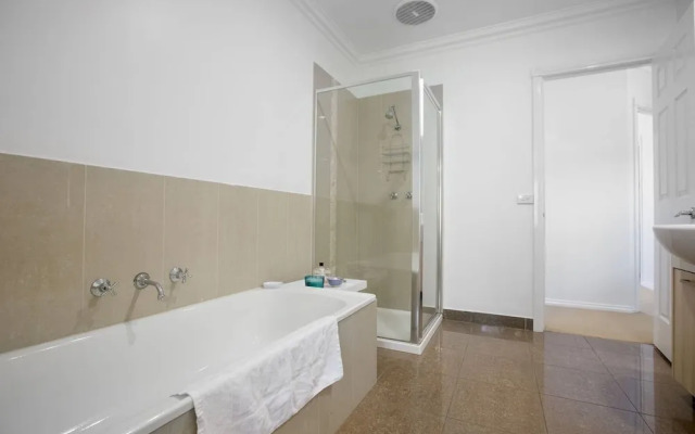 Peaceful Designer 2br@leafy Mill Park