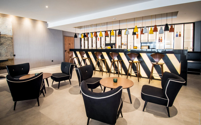 Simon Hotel