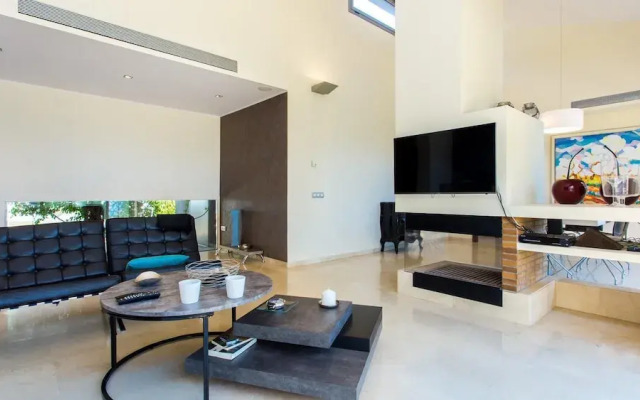 Villa Prestigia With Private Pool And Sea View