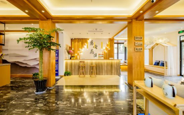 Ciyun Wanzhong Theme Hotel