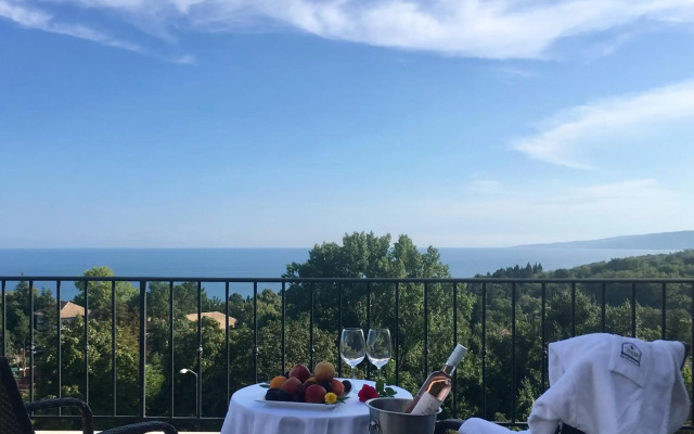 White Rock Castle Suite Hotel & SPA