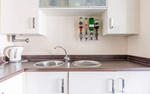 Modern 2 Bedroom Property in Stylish Complex