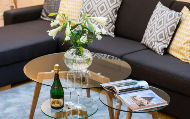 Decadent Art Deco Apartment in Old Town