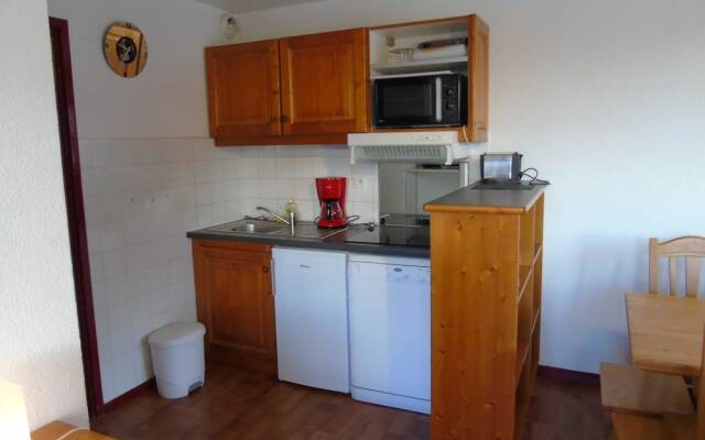 Lou Services Apartment CB11 LSI 001