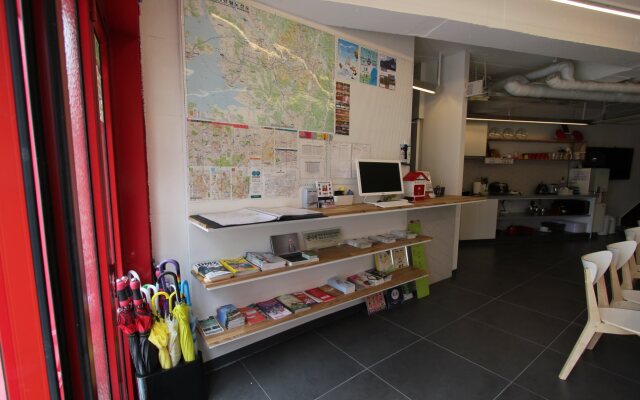 B my guesthouse - Hostel