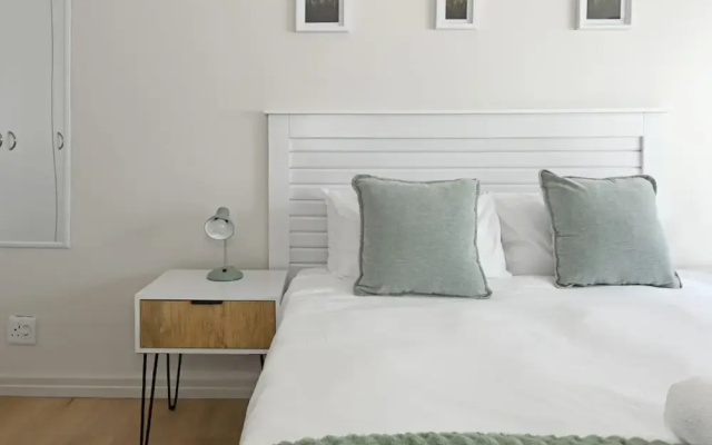 Spacious 3 Bed Apartment Sea Point Ocean Views