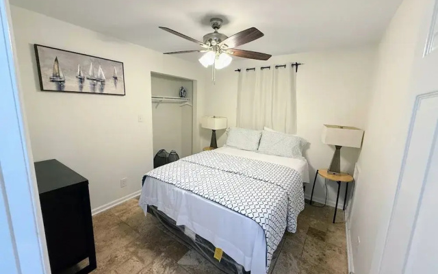 Renovated 2 Bedroom in Durham Superhost