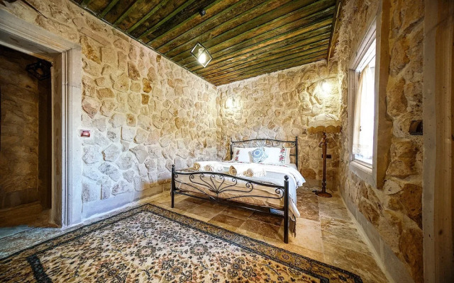 Aysel Inn House