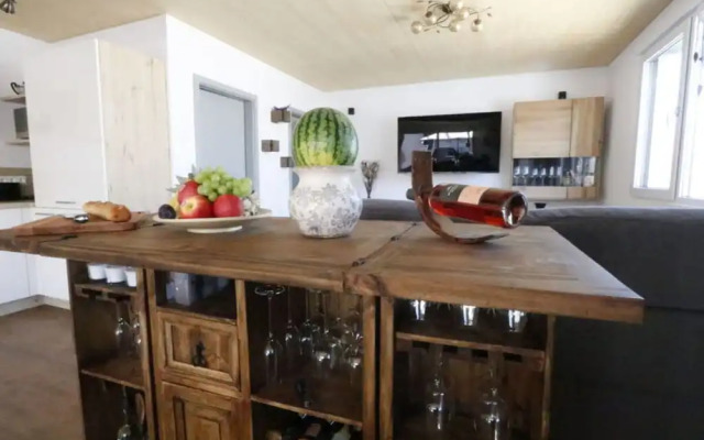 Welcoming Apartment Near Lake