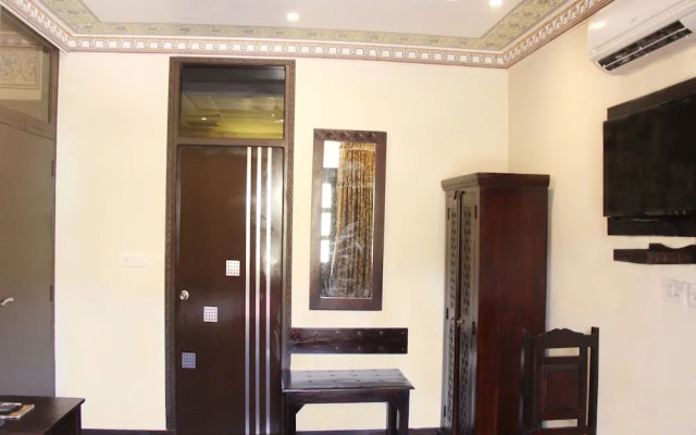 Capital O 14598 Hotel Paras palace