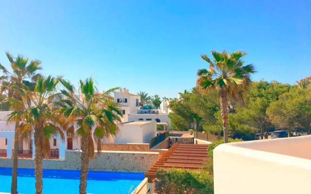 Apartamento en complejo con piscina