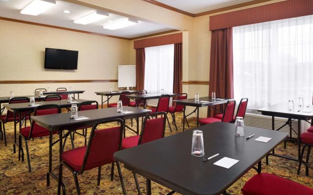 Country Inn & Suites by Radisson, Macedonia, OH