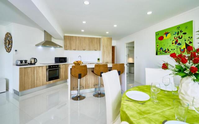 LUXURIOUS APARTMENT at VILLA NAVIN, 30's JOMTIEN BEACH