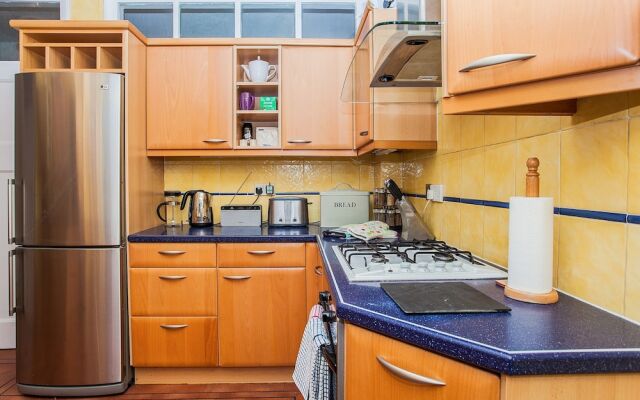 Spacious 2 Bedroom Flat in North West London