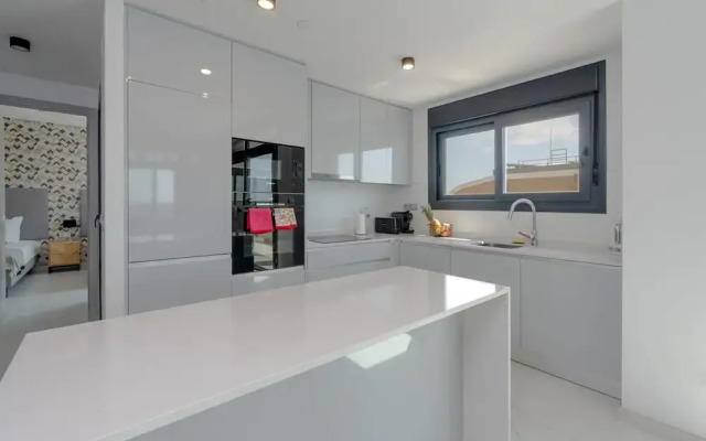 Luxury Apartment in Sunset Cliffs by Leo
