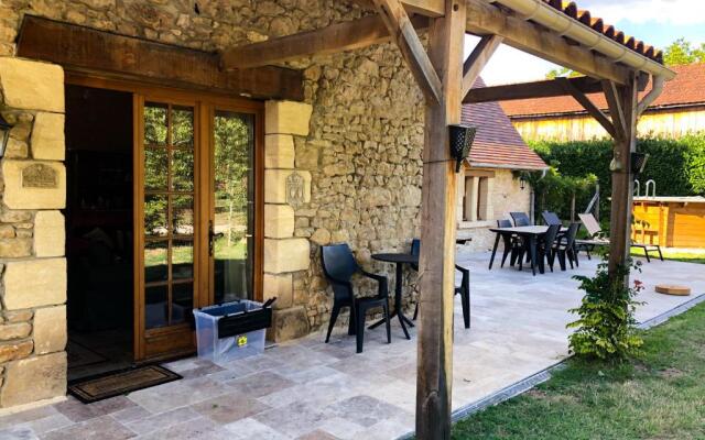 Explore the magic of the Dordogne Les Chouettes sleeps 14 to 16