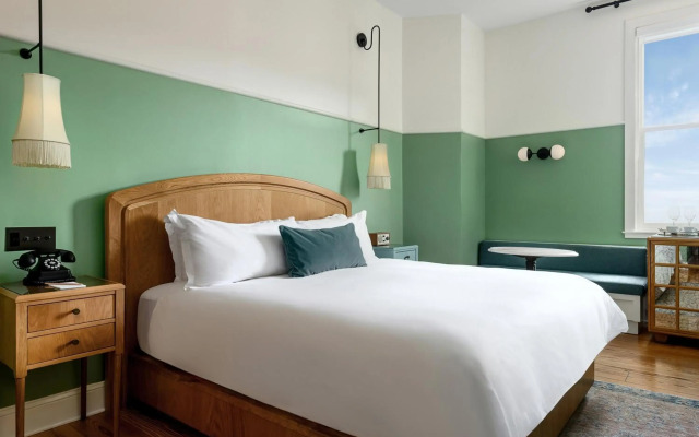 The Drayton Hotel Savannah, Curio Collection by Hilton