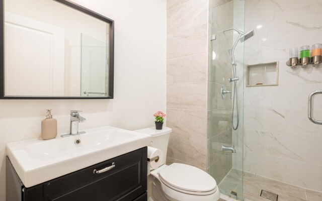 Cheerful 3 bedroom w/ indoor fireplace in Toronto - 02 free parking