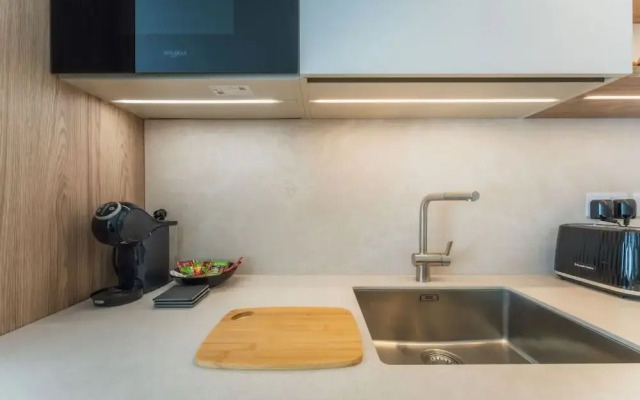 Official Mercury Suites With Rooftop Pool Access