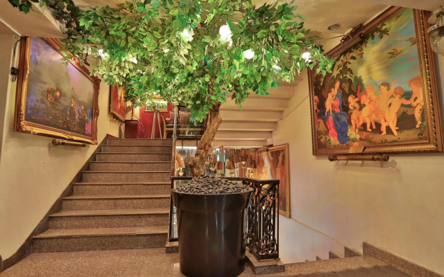 Diamond City Hotel