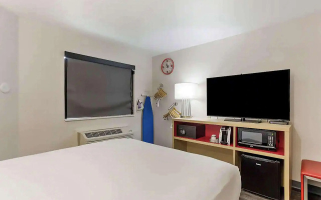 Sleep Inn & Suites