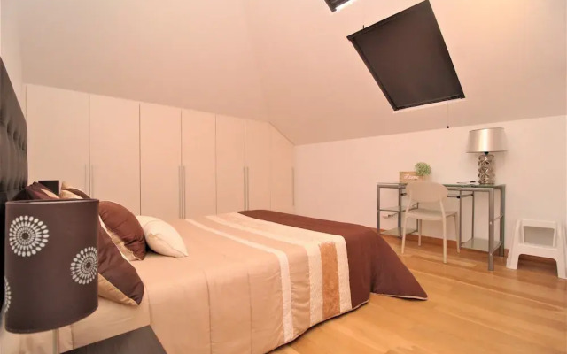 Living Apartment With Private Pool, Jacuzzi and Gym