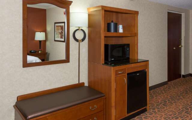 Hampton Inn & Suites Cleveland-Beachwood