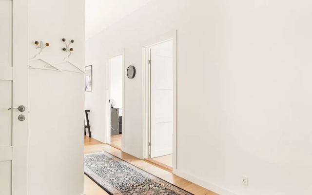 Leaves 3 - Pleasant 4-bdr Apt in Central Copenhagen