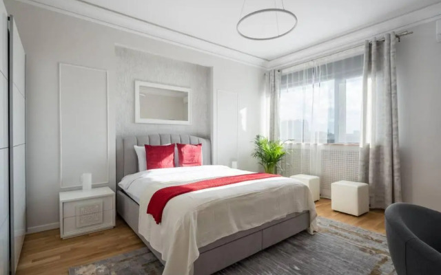 Sunny 3BR Midtown Flat - Amazing View Balcony