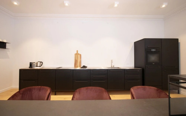 Sanders King - Smart 4-bdr Apt in City Center