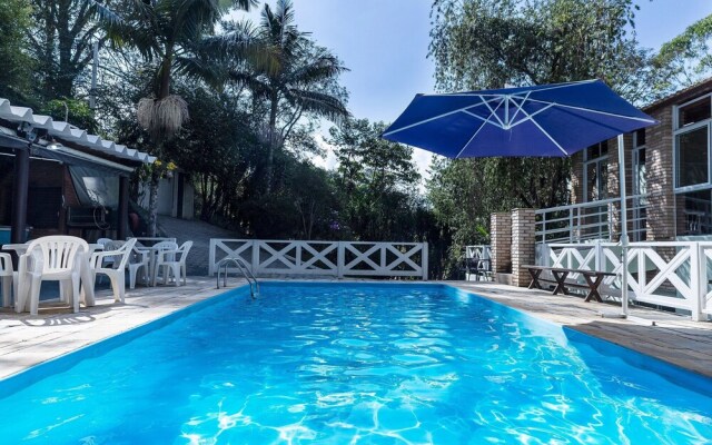 Chácara com Piscina a 40 min de SP