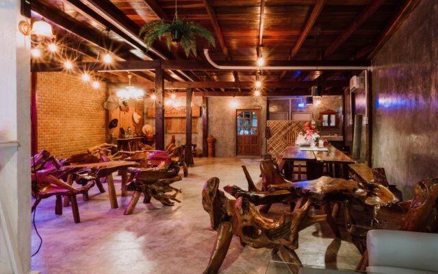 The History Cafe' & Guesthouse