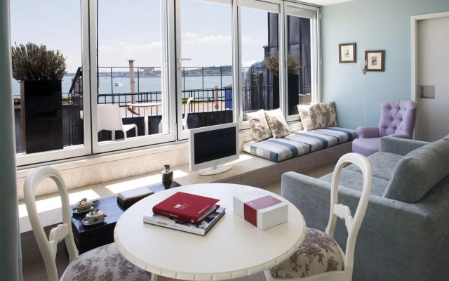Lx Boutique Hotel