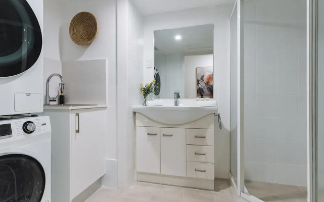 Lakeside 3-bed Apartment With Jacuzzi
